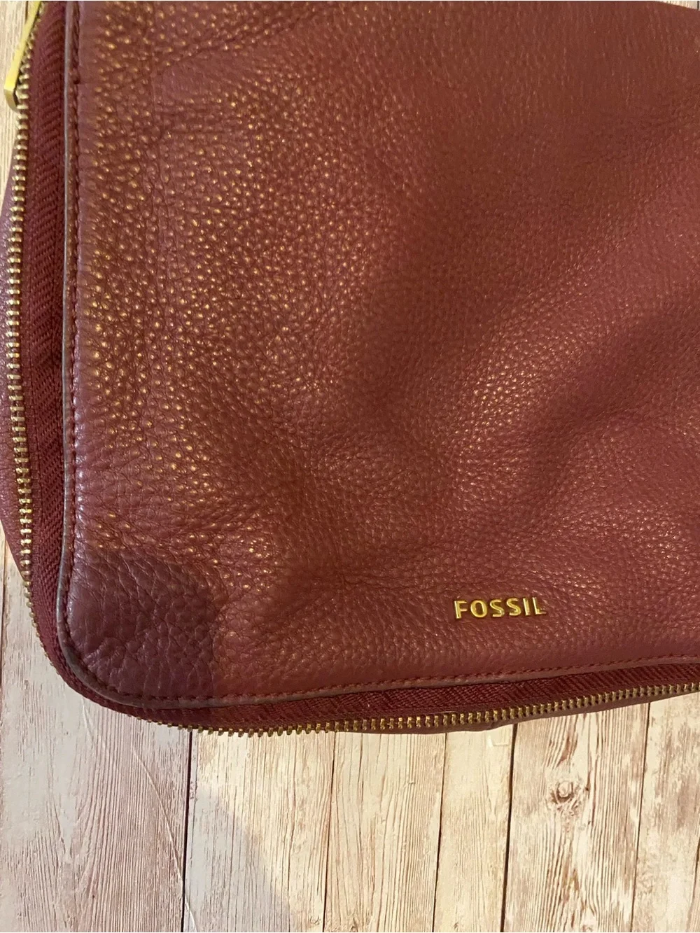 Fossil Preston Women's Leather Crossbody Bag in Deep Burgundy Expandable zip